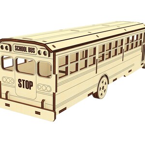 Puede incluir: Un modelo de madera de un autob&uacute;s escolar amarillo con ribetes marrones. El autob&uacute;s tiene las palabras "SCHOOL BUS" y "STOP" impresas en el lateral. El autob&uacute;s tiene ventanas y ruedas.