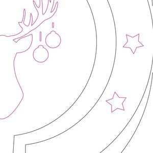 Puede incluir: Decoraci&oacute;n navide&ntilde;a cortada con l&aacute;ser con una silueta de cabeza de ciervo con cuernos y adornos colgantes. El dise&ntilde;o incluye un marco circular con acentos de estrellas, todo en un estilo minimalista.