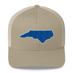Boné Trucker com contorno azul do estado da Carolina do Norte