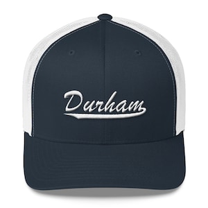 Boné de caminhoneiro Durham Baseball Script Snapback