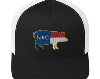 Cappello da camionista in rete con maiale BBQ bandiera della Carolina del Nord