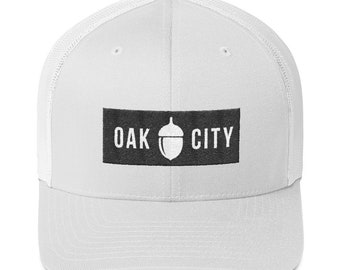 Oak City Eichel bestickte Mesh Trucker Hat | Schlankheits-Spiel