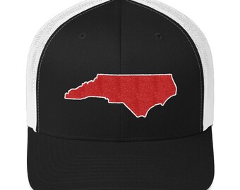 État de Caroline du Nord rouge contour Patch Trucker Hat