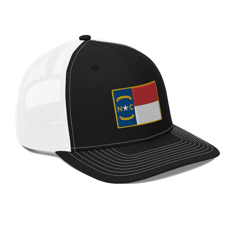 North Carolina Flag Patch Richardson 112 Truckerkeps Black / White