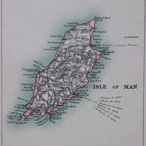 Antieke kaart van het eiland Man uit 1896. Cartografie. Originele 129 jaar oude Victoriaanse kaart. Douglas, Peel, Ramsey en Snaefell Mountain.