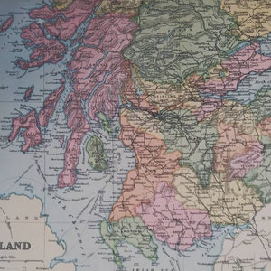 Carte de l'Écosse de 1897. Original antique de grande taille. 128 ans. Glasgow, Édimbourg, Dundee, Perth et Aberdeen. Affiche les anciens comtés.