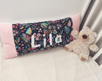 Coussin personnalisé Lila - prénom brodé - personnalisation - cadeau unique - en précommande