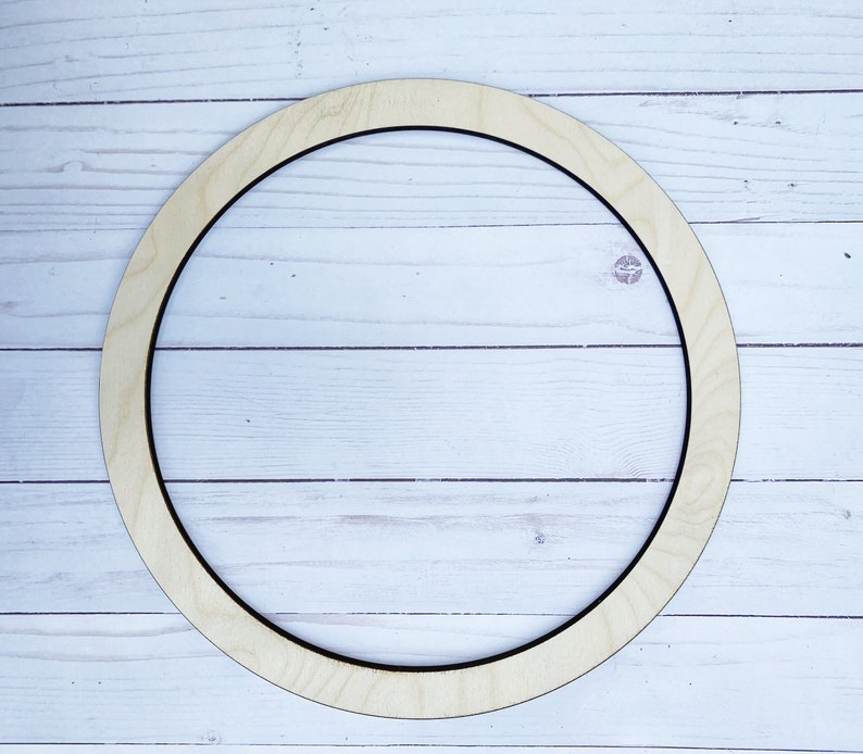 Wood Wreath Extra-Large Wreath Frae 30-inch Diaeter