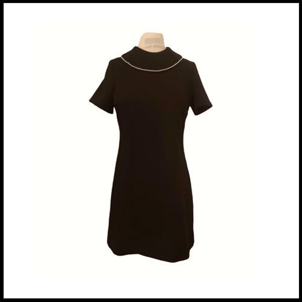 1960's MOD little black dress witi pearls collar