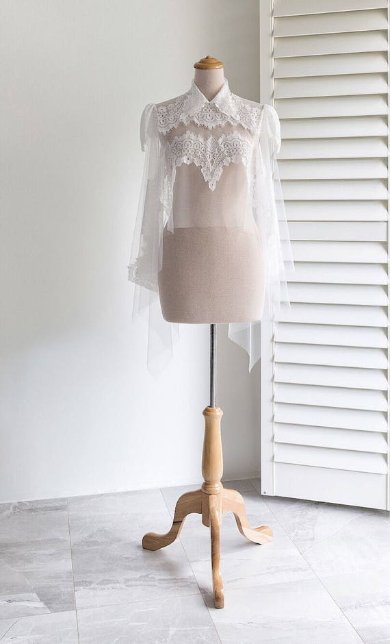 Bridal tulle lace cape Wedding cape Bridal cape Wedding cover up Wedding capelet Bridal separates Vintage wedding cape Boho cape