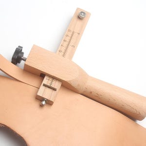 DIY Hand Cutting Tools, Adjustable Leather Craft Strap Belt Cutter, Wooden Leather Strip Precise Cutter with 5 Sharp Blades
