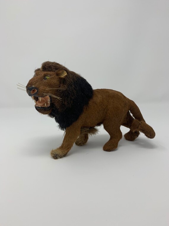 roaring lion toy