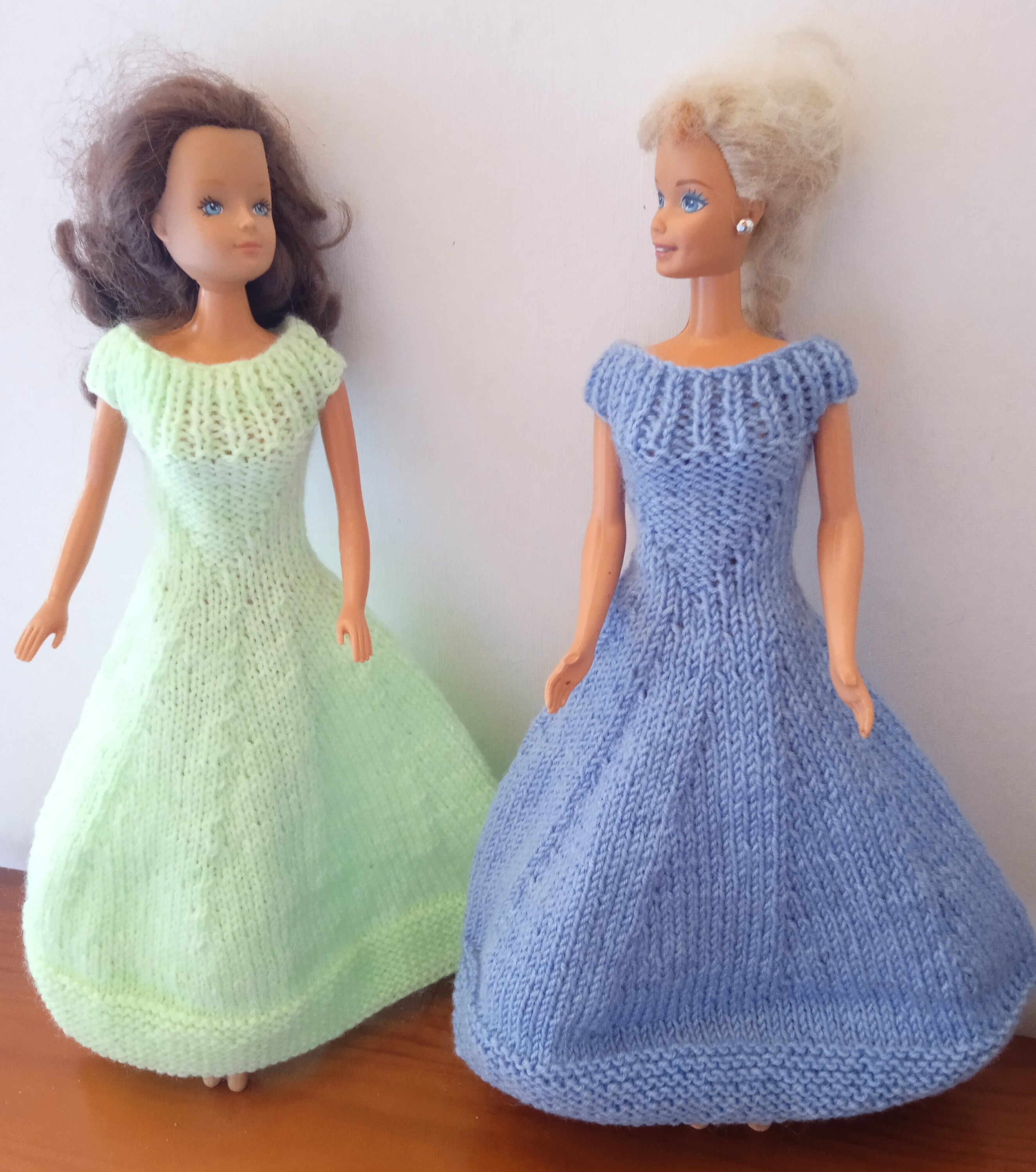 Tenue Pour Poupée Barbie – Lot De Vêtements, Occasion, Modèle 2212 Peut-être