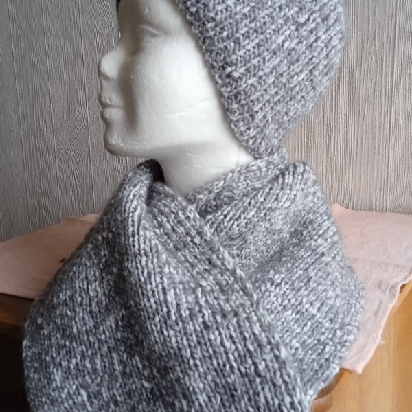 ensemble bonnet/écharpe en laine tricoté mains