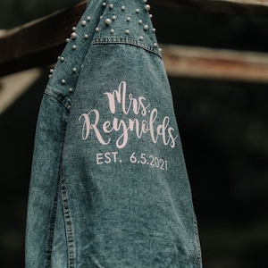 Bride Jean Jacket | Mrs Last Name Iron On | Mrs Iron On Denim Jacket | DIY Mrs Denim Jacket Iron On | Mrs HTV Name Decal | Mrs DIY Iron On