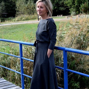 Baumwoll Midi Kleid, Taille mit Gürtel, Taschen, ausgestellter Rock