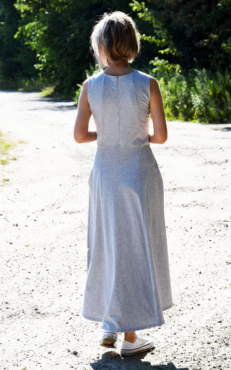 AUDREY langes Kleid aus 100 % Baumwolle, hergestellt in Polen / graues Kleid / handgefertigtes Kleid / mit Taschen / längere Rückseite des Kleides Bild 5