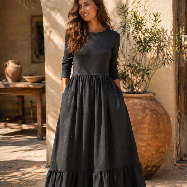Vestido largo color grafito, vestido largo con volantes en los puños.