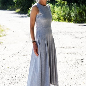 AUDREY langes 100% Baumwollkleid made in Poland / graues Kleid / handgemachtes Kleid / mit Taschen / längere Rückseite des Kleides Bild 3