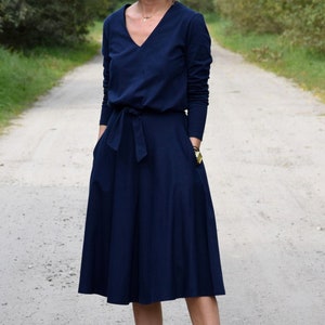 JENNIFER V-hals katoenen midi-jurk / uitlopende katoenen jurk / feestjurk / 100% katoen / vintage jurk / jurk voor werk / losse jurk Navy blue