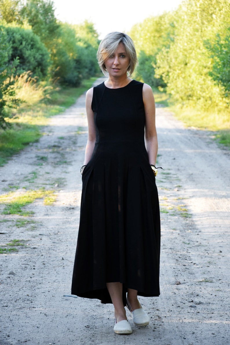 AUDREY langes 100% Baumwollkleid made in Poland / graues Kleid / handgemachtes Kleid / mit Taschen / längere Rückseite des Kleides Schwarz