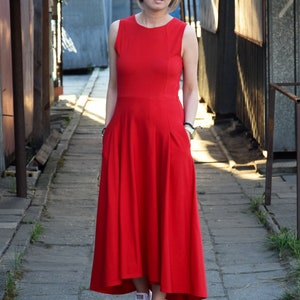 AUDREY langes 100% Baumwollkleid made in Poland / graues Kleid / handgemachtes Kleid / mit Taschen / längere Rückseite des Kleides Rot