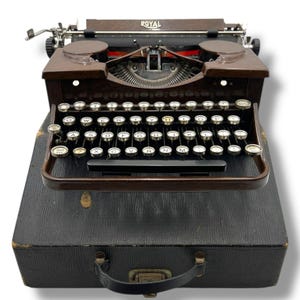 Royal P (VOGUE typeface) Woodgrain Typewriter