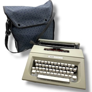 Olivetti Lettera 25 Typewriter