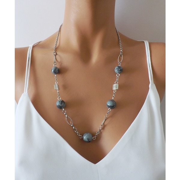 Collier femme en perles artisanales sur chaine couleur argent