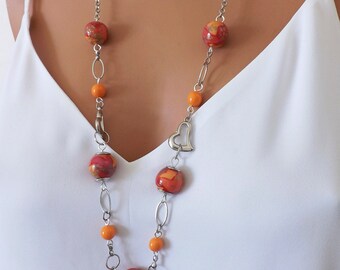 Collier long sautoir rouge et orange, bijoux artisanaux en pâte polymère pour femme