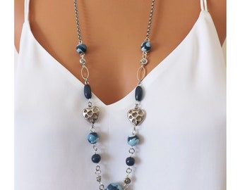 Sautoir Collier femme bleu, un bijou moderne et original en perles faites à la main