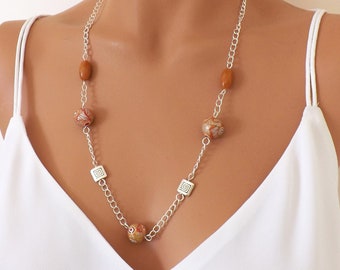 Collier fantaisie en perles artisanales pour femme