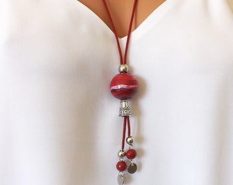 Sautoir fantaisie pour femme rouge, collier long, bijoux et perles fabrication artisanale en polymère