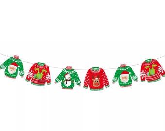 Può includere: Una ghirlanda decorativa composta da otto sagome di maglioni in miniatura infilate insieme. I maglioni si alternano tra rosso e verde, ognuno con grafiche natalizie che includono renne, Babbo Natale, pupazzi di neve e gambe di elfo in pacchi regalo.