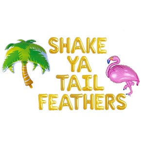 Puede incluir: Globos de letras de l&aacute;mina dorada que deletrean "Shake Ya Tail Feathers" con un globo de flamenco rosa y un globo de palmera verde.