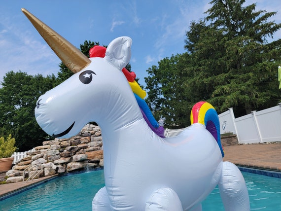 Cavallo Bastone Gonfiabile 3 Pezzi - PVC, Altezza 95 Cm, Color Beige, Per Feste A Tema E Giochi Bambini