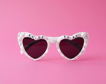 Gafas de sol para la futura novia, despedida de soltera, recuerdos para la fiesta de despedida de soltera, grupo de la novia, perlas blancas, gemas, diamantes de imitación, gafas de novia, gafas de corazón, suministros