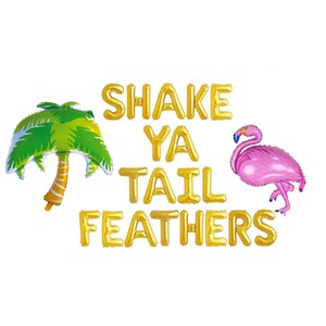 Puede incluir: Globos de letras de l&aacute;mina dorada que deletrean "Shake Ya Tail Feathers" con un globo de flamenco rosa y un globo de palmera verde.