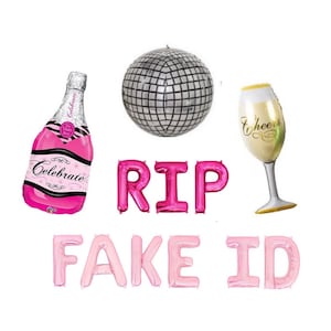 Puede incluir: Un conjunto de globos de fiesta que incluye una botella de champ&aacute;n rosa con el texto Celebrate, una bola de discoteca plateada, una copa de champ&aacute;n dorada con el texto Cheers y globos de letras rosas que forman la frase RIP FAKE ID en dos filas.