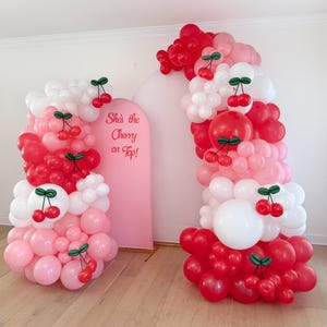 Ella es la guinda del pastel. Arco de globos de cerezas para despedida de soltera. Decoración para fiesta de cumpleaños de cerezas. Decoraciones para despedida de soltera de cerezas. Guirnalda de globos.