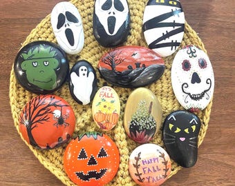 Rocce di Halloween dipinte a mano: decorazioni autunnali spettrali, mummia, Frankenstein