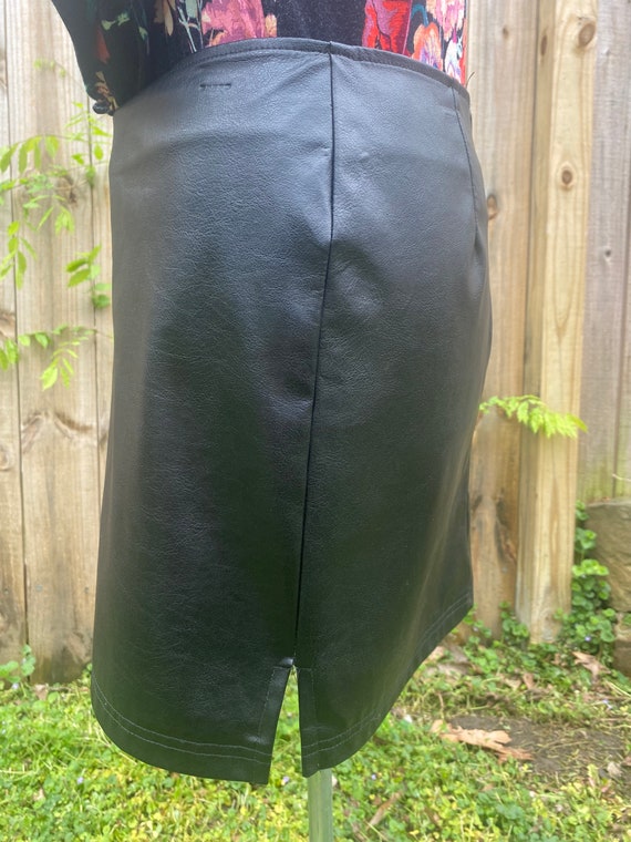 Black faux leather mini skirt - image 5
