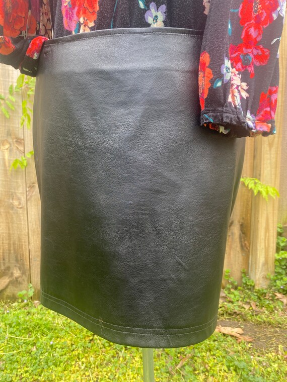 Black faux leather mini skirt - image 2