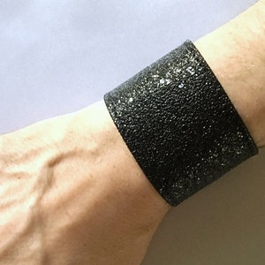 Kunstlederarmband veganes Geldörsenarmband schwarz Reiseportemonnaie Armband Geldversteck Geheimfach Portemonnaie  travel wrist wallet