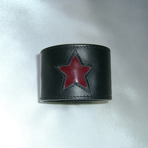Pulsera de cuero pulsera cartera negra cartera de muñeca estrella roja con escondite de dinero compartimento secreto cartera con motivo de estrella cartera de muñeca