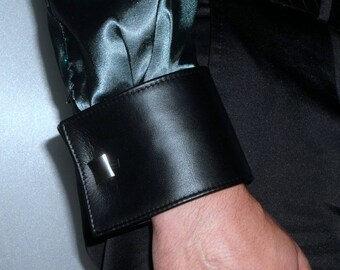 Leather Cuffs Cuffs with secret compartment Wallet Jewelry cuffs black manchettas with purse and skull motif leather bracelet