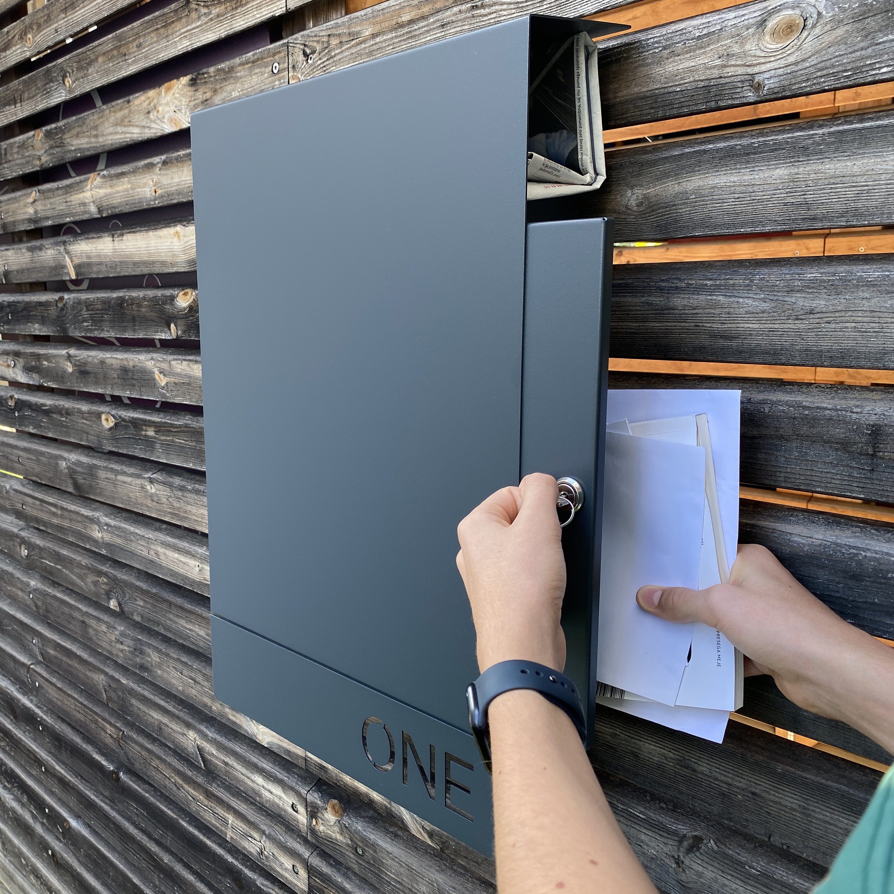 Cassetta Delle Lettere Moderna Con Incisione Personalizzata - Acciaio Verniciato, Scomparto Giornali, Colore Oro - Foto 5