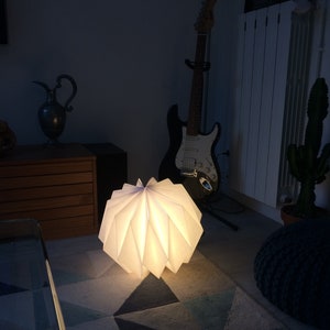 Lampa XXL Origami Design „Éclat” – Lampa podłogowa – Duża lampa nastrojowa z miękkim światłem – Ręcznie wykonana dekoracja wnętrz