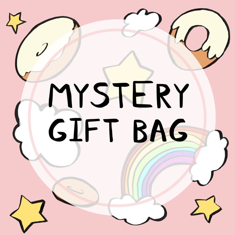 Puede incluir: Un fondo rosa con un c&iacute;rculo blanco que contiene el texto "MYSTERY GIFT BAG". El c&iacute;rculo est&aacute; rodeado de varias im&aacute;genes de dibujos animados, incluyendo donas, estrellas, nubes y un arco&iacute;ris.
