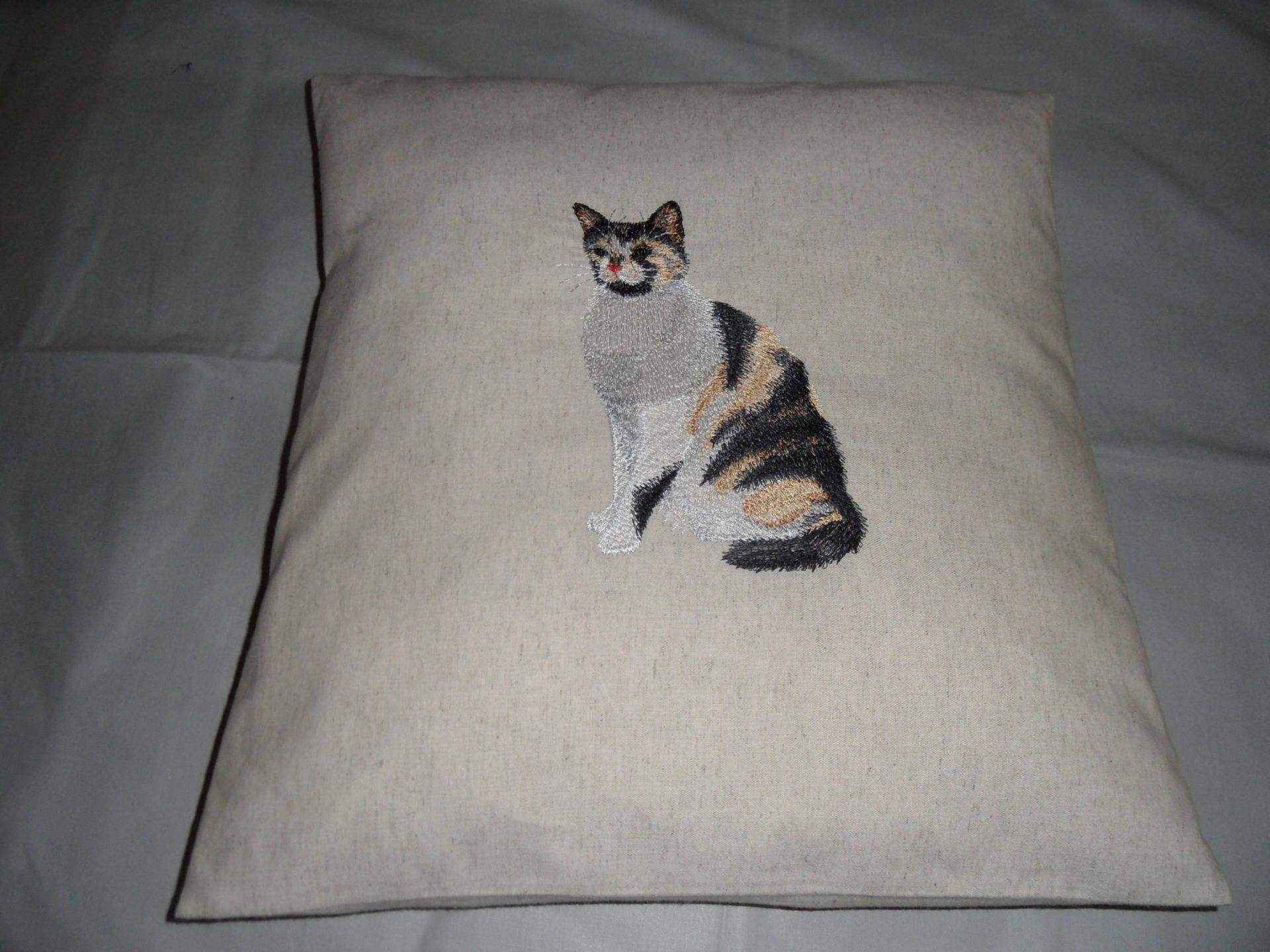 Housse Pour Coussin en Coton Couleur Bège Représentant Un Chat